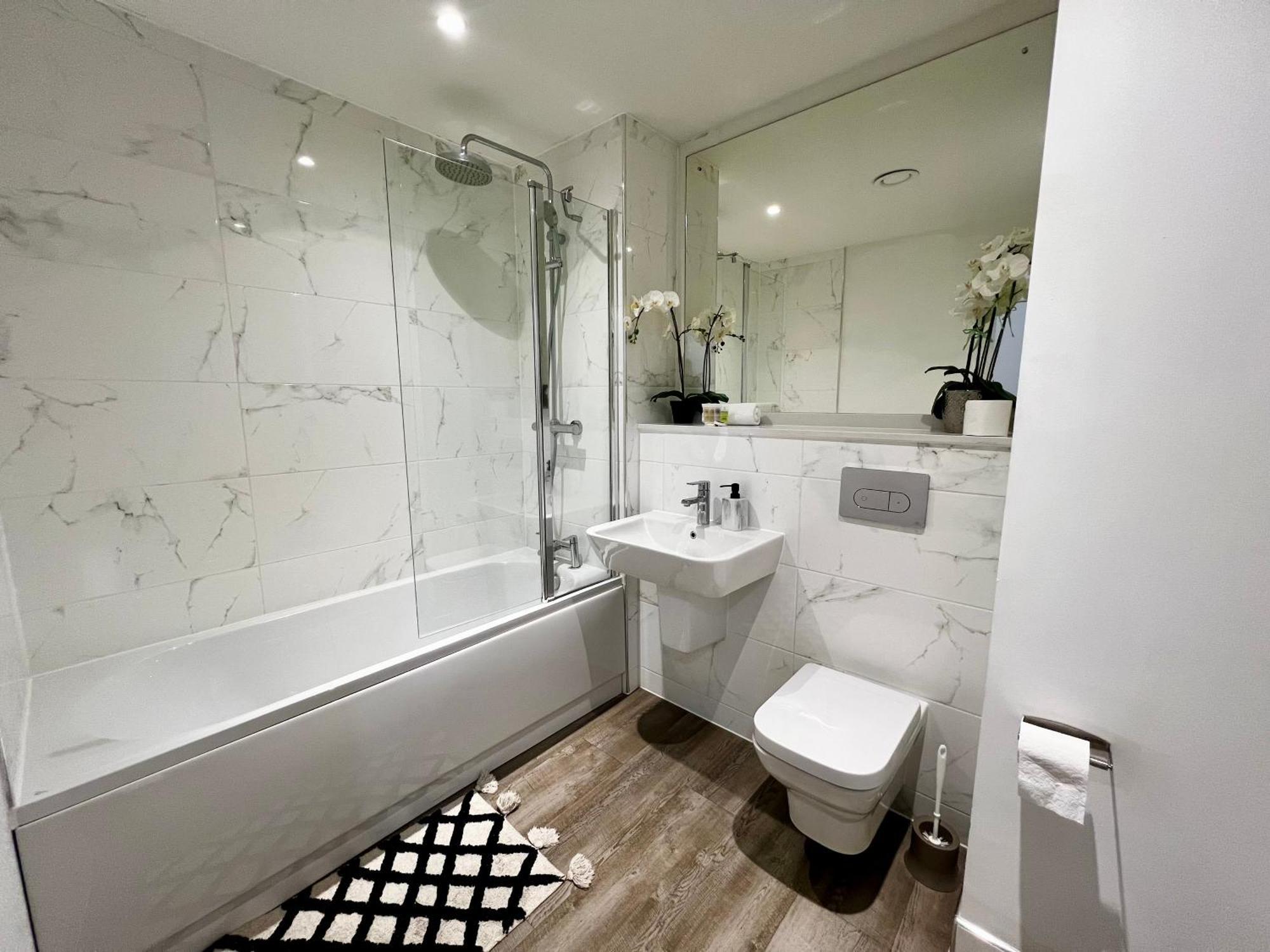 Premium Deals L Last-Minute Stay L 4 Min Walk To Birmingham Central Library L 18Th Floor 2 Bed 2 Bath City Centre Penthouse With Gym & Netflix By Jvt Short Lets Ngoại thất bức ảnh